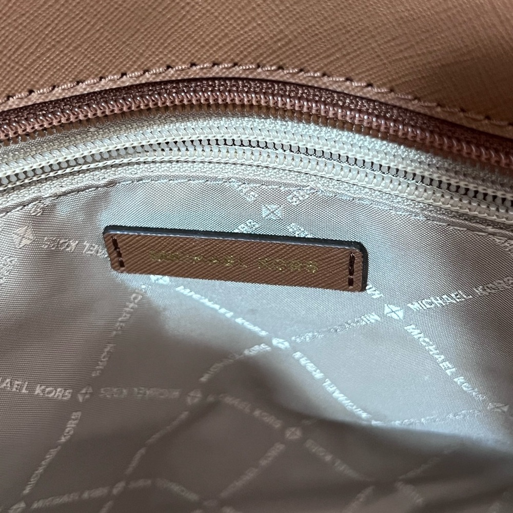 NWT Michael Kors Jet Set Travel Shoulder Bag With MK Print - Picture 4 of 9